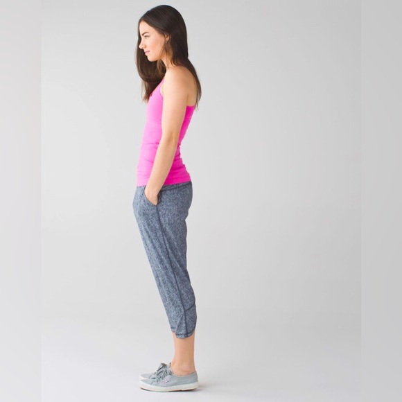 Lululemon Cool Racerback
in Paris Pink.
Size 6.
Pristine Condition. - Picture 2 of 6